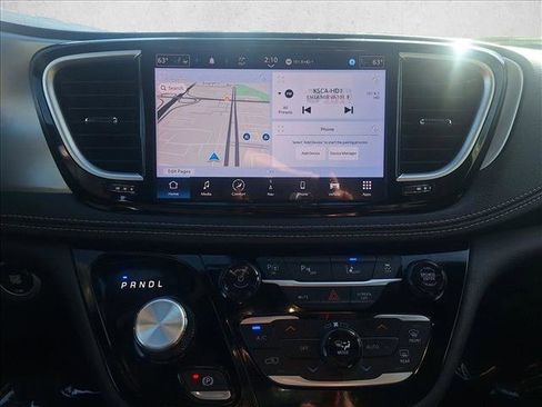 Used 2024 Chrysler Pacifica Limited image 12