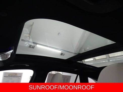 Used 2023 Mercedes-Benz GLC 300 4MATIC image 11