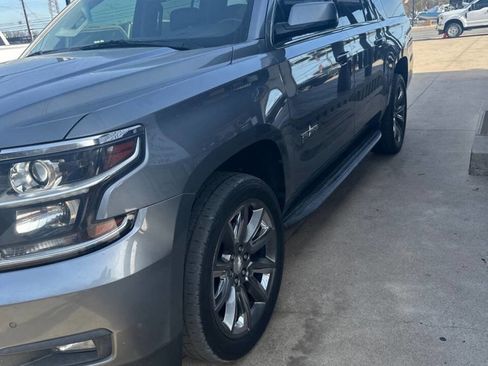Used 2019 Chevrolet Suburban LT image 3