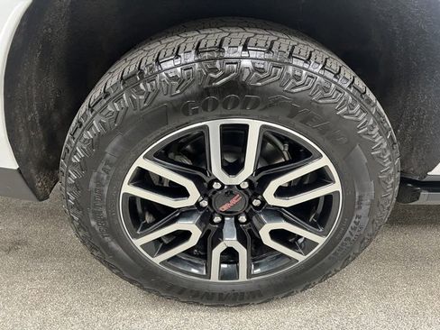 Used 2024 GMC Yukon XL AT4 image 15