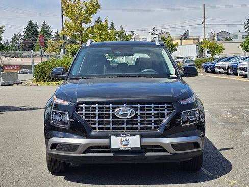 Used 2025 Hyundai Venue SEL image 2