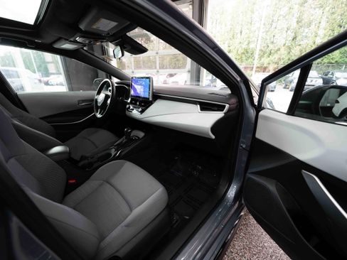 Used 2025 Toyota Corolla SE w/ SE Premium Package image 25