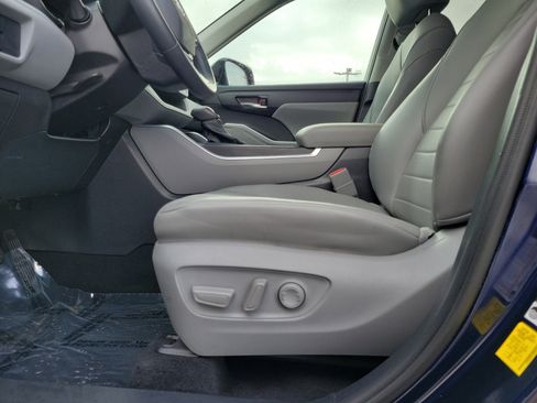 Used 2021 Toyota Highlander XLE image 16