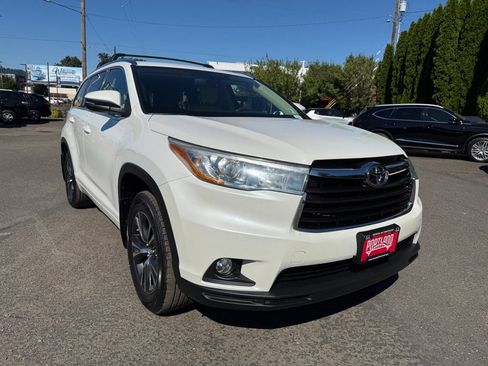 Used 2016 Toyota Highlander XLE AWD/4WD image 2