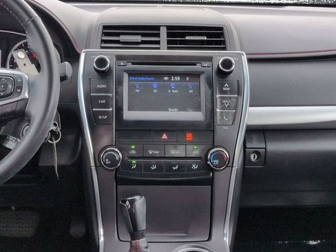Used 2016 Toyota Camry SE FWD image 17