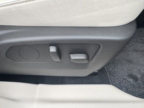 Used 2022 Buick Envision Avenir w/ Technology Package II image 38