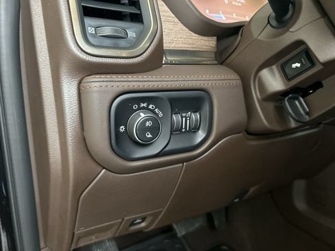 Used 2025 RAM 2500 Limited AWD/4WD image 46