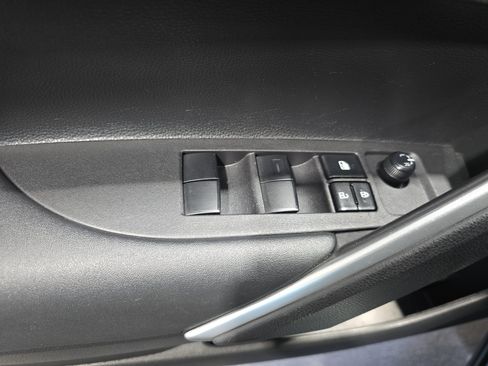 Used 2024 Toyota Corolla Cross AWD Hybrid w/ Moonroof Package image 27