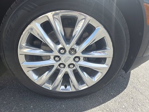 Used 2018 Cadillac XT5 Platinum w/ Driver Assist Package AWD/4WD image 38