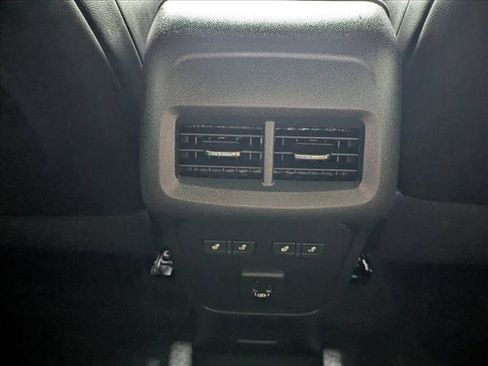 Used 2022 Chevrolet Equinox Premier FWD image 16