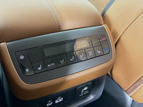 Used 2023 Nissan Pathfinder Platinum image 31