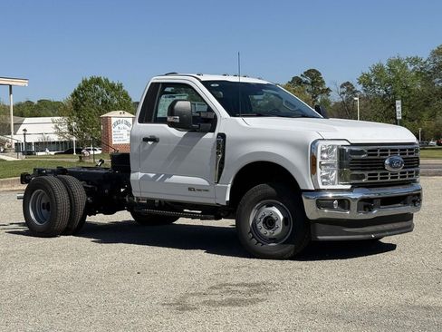 New 2026 Ford F350 XL w/ XL Chrome Package image 2