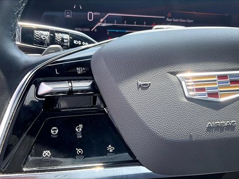 Used 2025 Cadillac Escalade ESV Premium Luxury AWD/4WD image 24