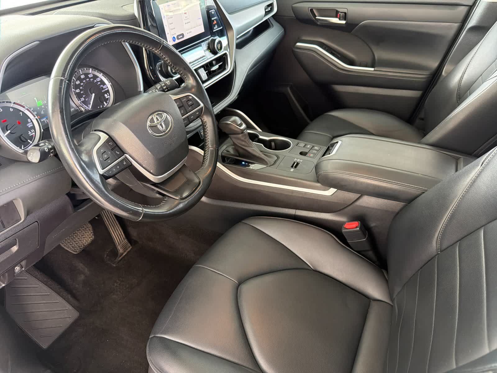 Used 2023 Toyota Highlander XLE FWD image 11