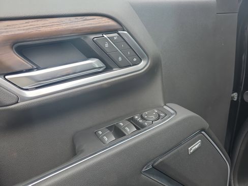 New 2025 GMC Sierra 2500 SLT w/ SLT Convenience Package image 17