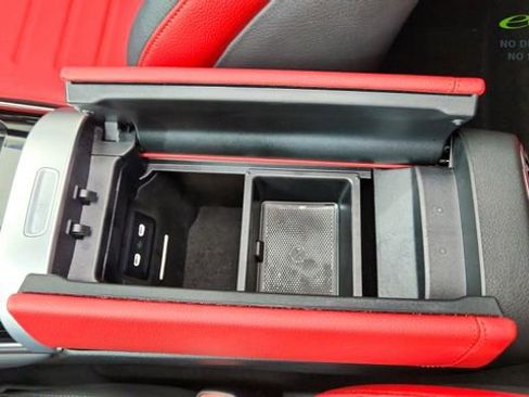 Used 2024 Mercedes-Benz GLC 300 4MATIC image 57