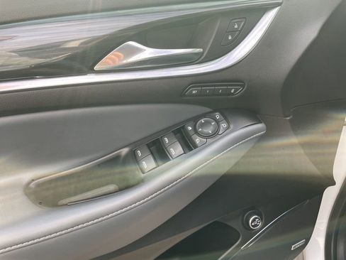 Used 2024 Buick Enclave Premium image 11