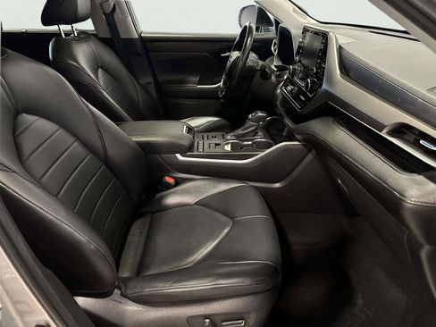 Used 2020 Toyota Highlander XLE AWD/4WD image 26