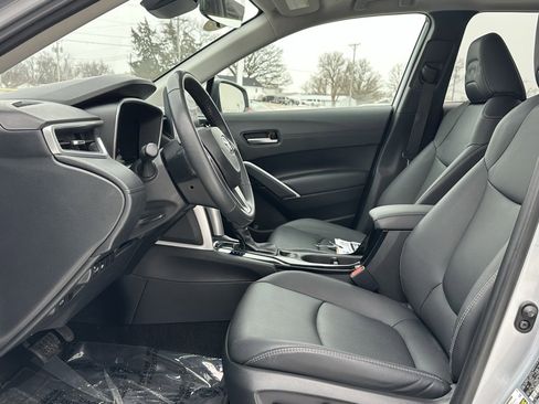 Used 2024 Toyota Corolla Cross XLE image 11