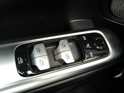 Used 2022 Mercedes-Benz C 300 Sedan image 34