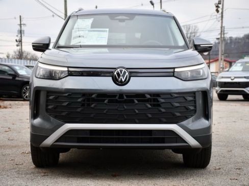 New 2026 Volkswagen Tiguan SE image 2