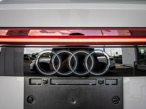 Used 2025 Audi RS Q8 performance image 16