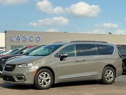 Used 2023 Chrysler Pacifica Limited