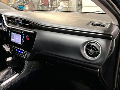 Used 2018 Toyota Corolla LE image 17
