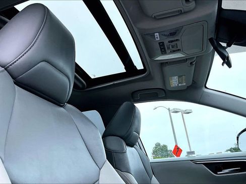 Used 2019 Toyota RAV4 XLE Premium w/ All Weather Liner Package image 27