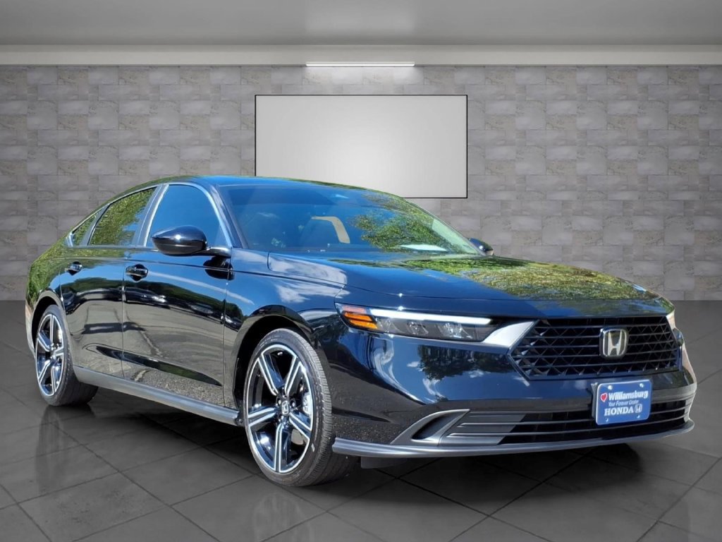 Used 2025 Honda Accord Sport image 1