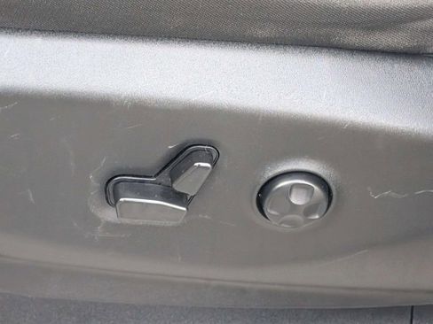 Used 2023 Chrysler Voyager LX image 24