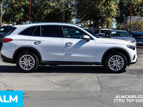 Used 2025 Mercedes-Benz GLC 300 4MATIC image 10