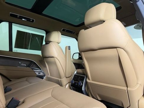 Used 2025 Land Rover Range Rover SE AWD/4WD image 31