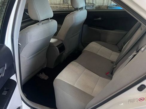 Used 2014 Toyota Camry L image 9