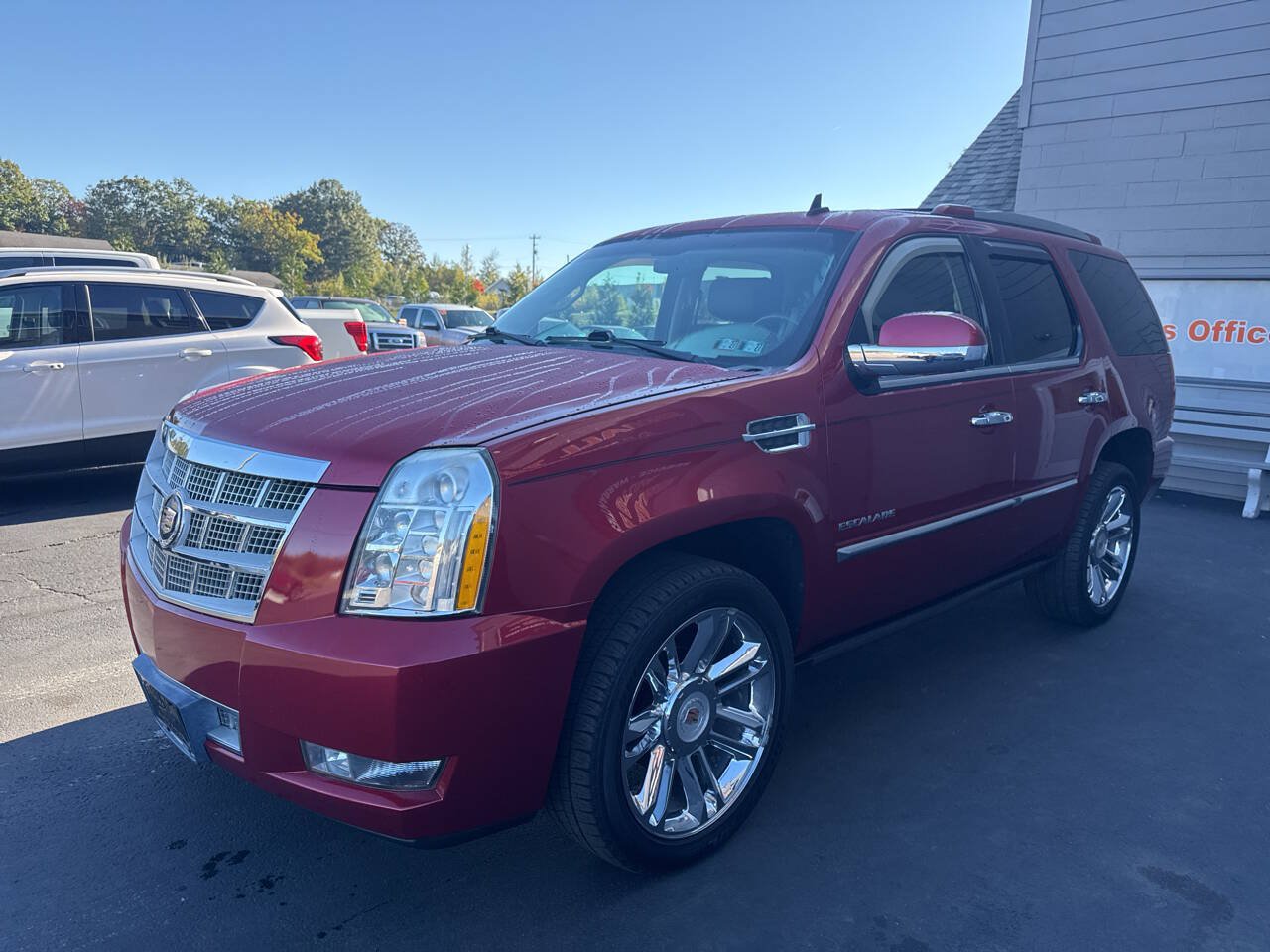Used 2013 Cadillac Escalade Platinum AWD/4WD image 3