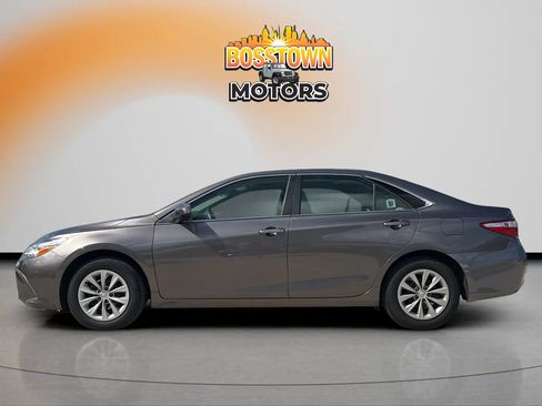 Used 2017 Toyota Camry LE FWD image 3