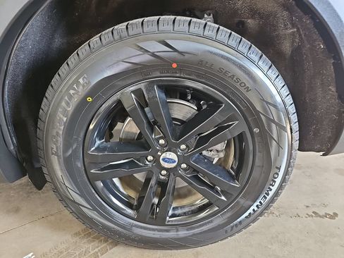 Used 2021 Ford Explorer XLT w/ Equipment Group 202A AWD/4WD image 33