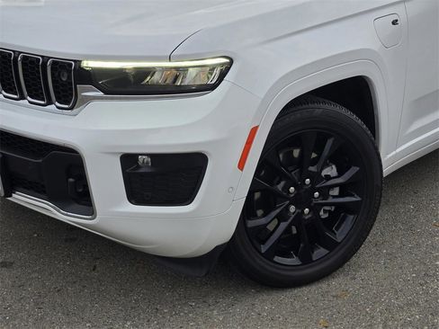 Used 2022 Jeep Grand Cherokee Overland w/ Advanced Protech Group III image 9