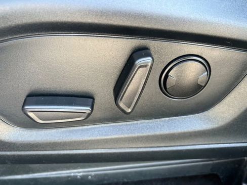 Used 2023 Ford Explorer XLT image 15