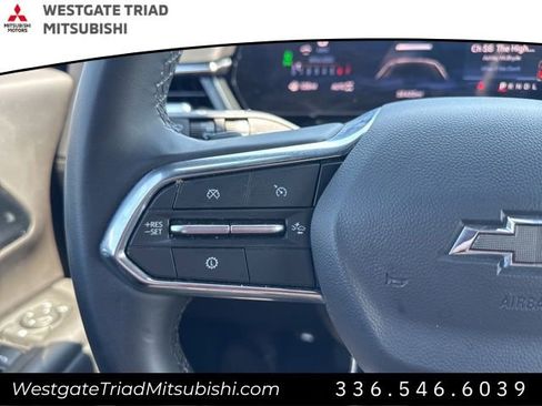 Used 2025 Chevrolet Suburban Z71 AWD/4WD image 9