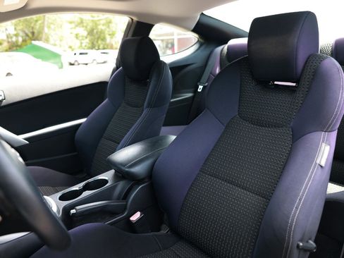 Used 2010 Hyundai Genesis 2.0T RWD image 6