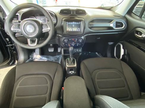 Used 2021 Jeep Renegade Latitude FWD image 6