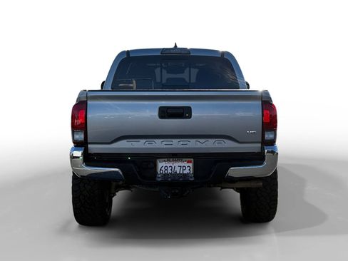 Used 2018 Toyota Tacoma TRD Off-Road image 4