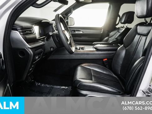 Used 2024 Jeep Wagoneer L Series II w/ Flexible Seating Group image 16