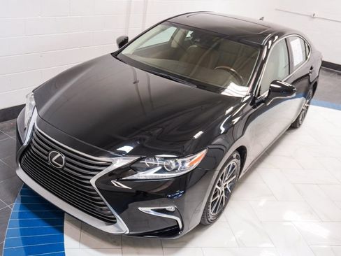 Used 2018 Lexus ES 350 w/ Luxury Package w/Wood Trim FWD image 16
