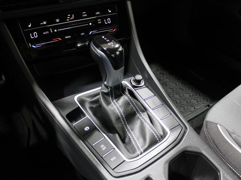 Used 2025 Volkswagen Jetta Sport image 19