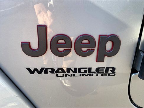 Used 2022 Jeep Wrangler Unlimited Rubicon w/ Steel Bumper Group image 33