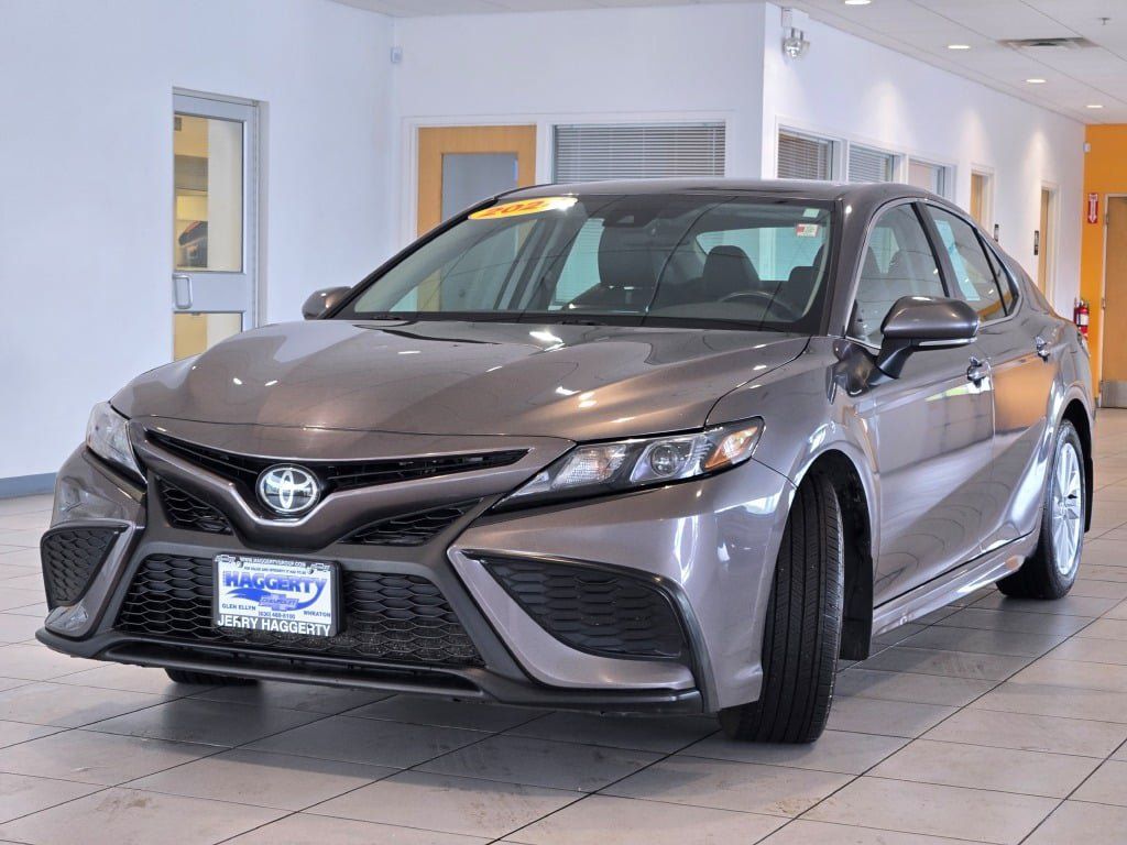 Used 2024 Toyota Camry SE FWD image 4