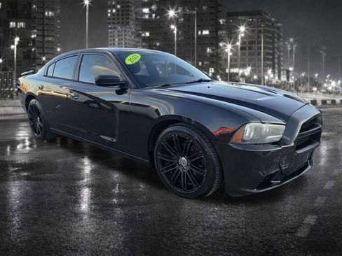 Used 2013 Dodge Charger SE image 9