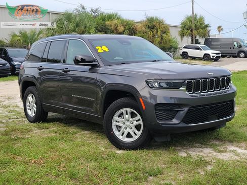 Used 2024 Jeep Grand Cherokee Laredo RWD image 1